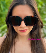 Load image into Gallery viewer, Oversized Sunglasses For Women